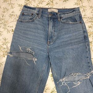 Abercrombie and Fitch 90’s High Rise Relaxed Jean